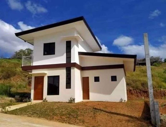 RFO single detached house and lot with an overlooking location