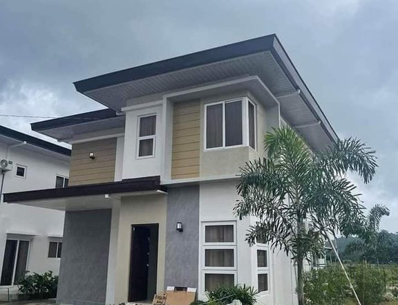 4-bedroom Single Detached House For Sale in Subic Zambales