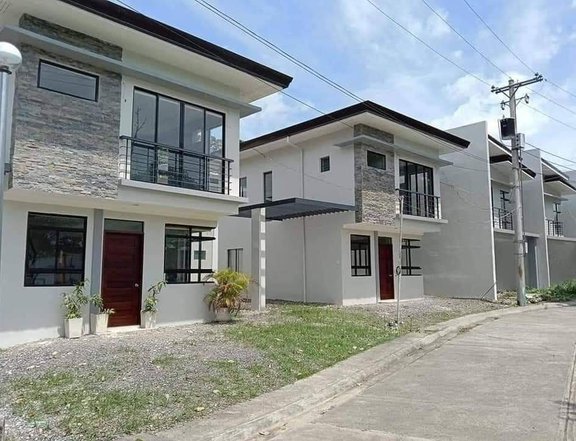 3bedroom Single Detached House and Lot fore sale in Lapu lapu Cebu