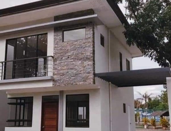 4-bedroom Single Attached House For Sale in Lapu-Lapu (Opon) Cebu