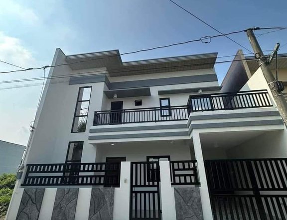 4-bedroom Duplex / Twin House For Sale in San Pablo Laguna
