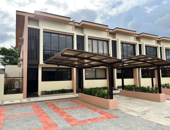 Executive Townhomes in Las Pinas across SM Southmall near Madrigal