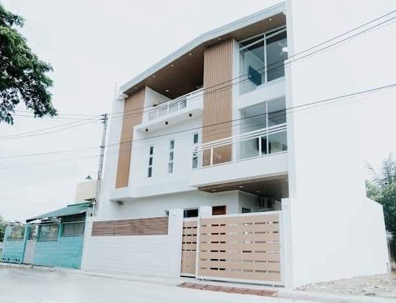 3 storey 4 bedroom house and lot
