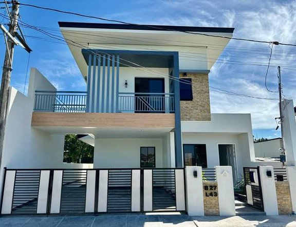 4-bedroom Single Detached w/ Balcony House For Sale in Imus Cavite
