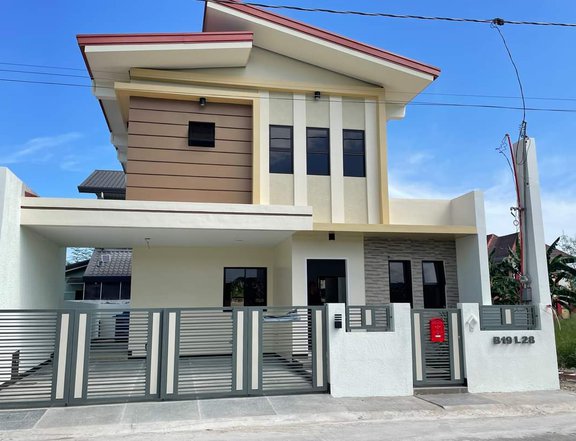 For sale single Attached House and Lot in Imus Cavite Grand Parkplace