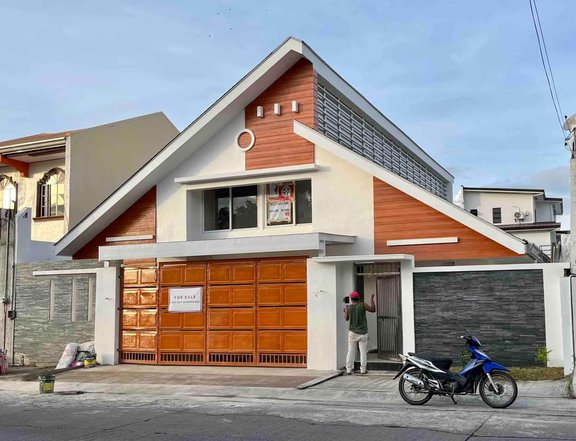 4 Bedroims with Swimming Pool Single Detached House in Las Pinas