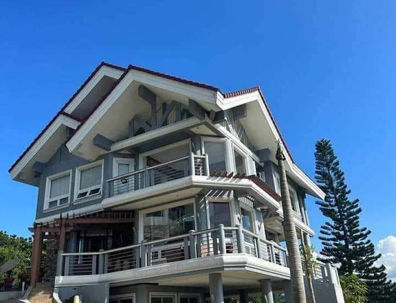 5-bedroom Single Detached House For Rent in Laurel Batangas