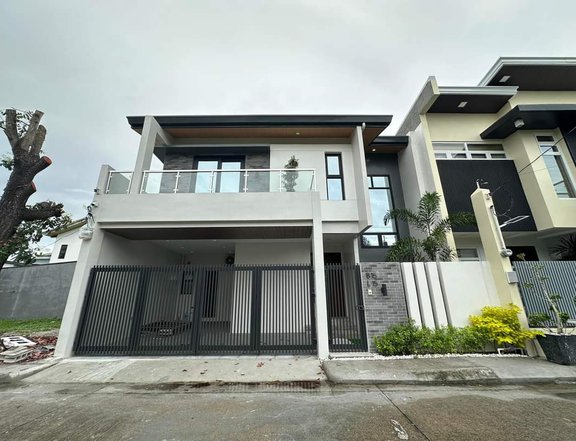 4-bedroom House For Sale in Angeles Pampanga