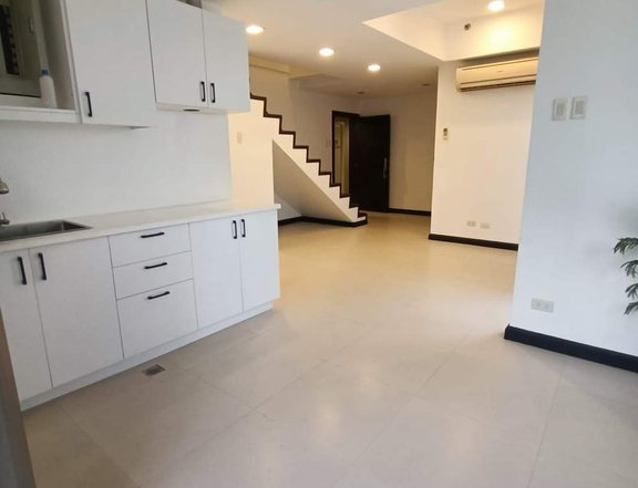 BGC CONDO FOR RENT / 3 BR / 1 MAIDS ROOM / 4 CR