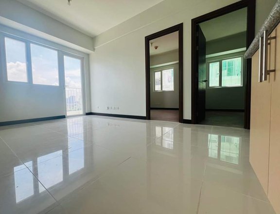 2 bedroom residential condo for sale in Pasay with Makati skyline view - move-in ready