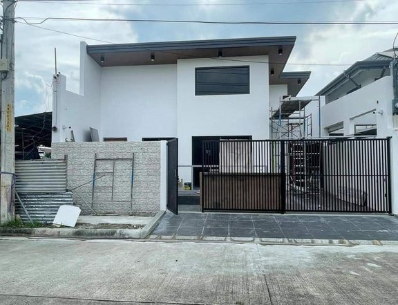 3-bedrooms and semi furnished Bungalow house in San Fernando pampanga