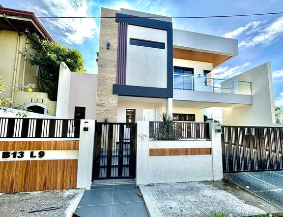 Brandnew 6-bedroom Single Detached House For Sale in Grand Parkplace, Imus Cavite