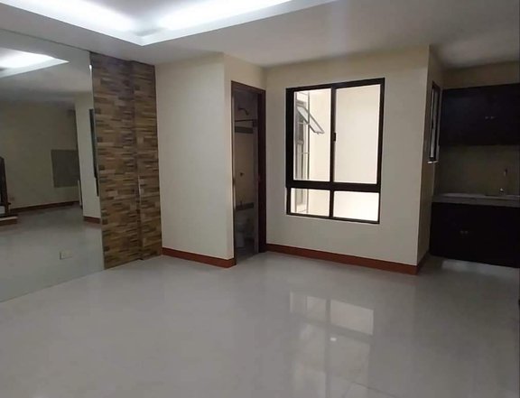 Townhouse for sale in Brgy Sacred Heart Quezon City