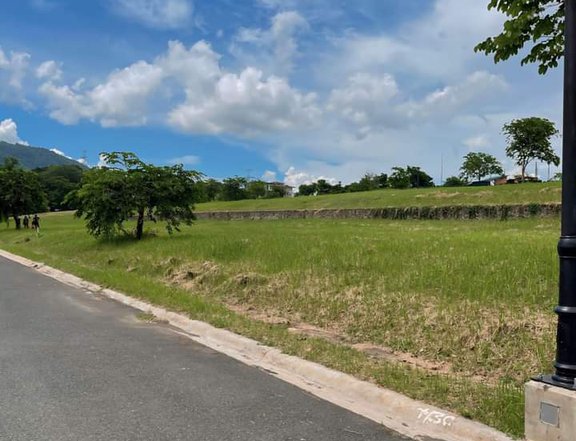 413 Sqm Lot for Sale with Overlooking Taal Lake view in Tagaytat Highlands