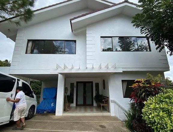 Luxury house with pool for Rent Overlooking taal open for sublease