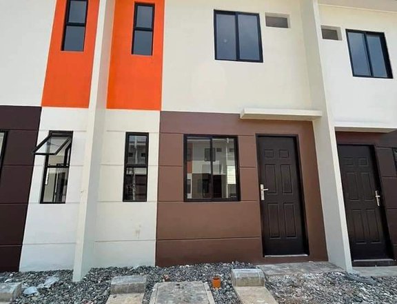 Affordable Townhouse @ Pre selling Stage with 5,177 monthly equity in 30mons.