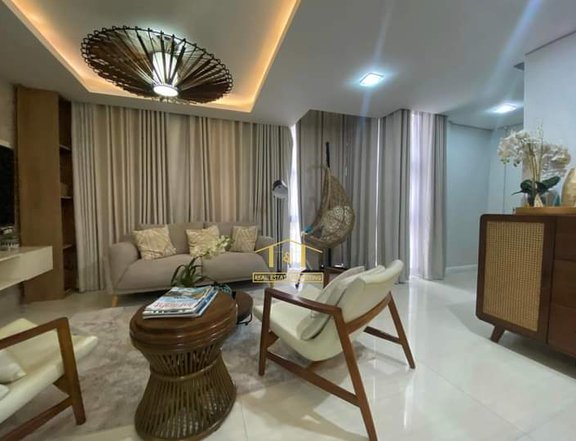 5-bedroom Single Attached House For Sale in Quezon City