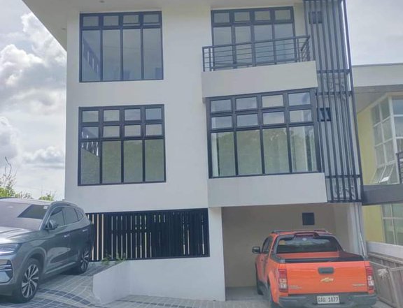 5-bedroom Single Detached House For Sale in Talisay Cebu