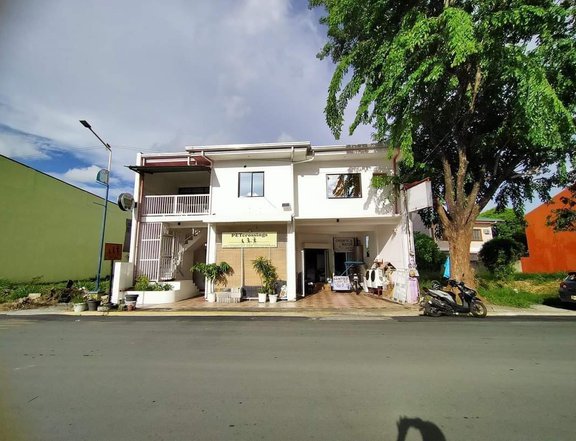 Housr and Lot and Commercial Space For Sale in Town and Country West Bacoor