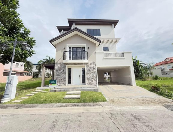 5 Bedrooms Single Detached in Versailles Village Alabang Las Pinas