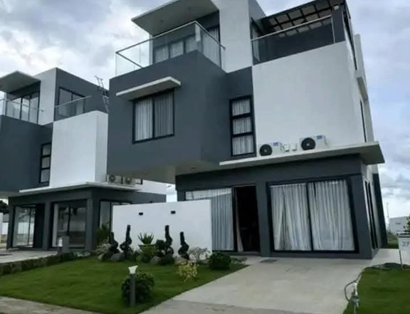 Luxury Living Artscape batulao brand new house for sale at Batulao Nasugbo