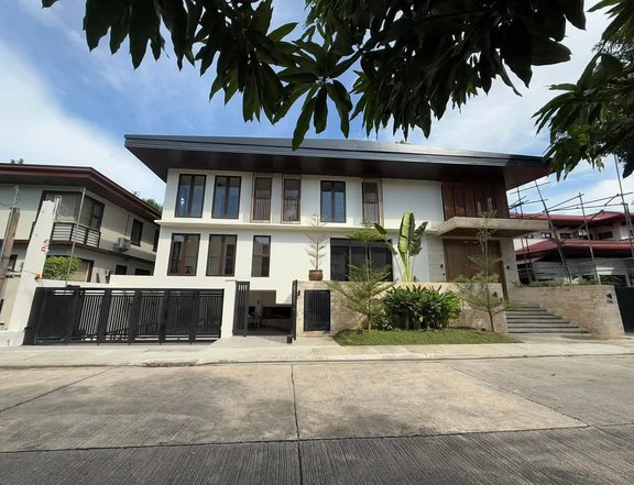 AYALA ALABANG, 2 STOREY HOUSE WITH BASEMENT AND SWIMMING POOL  FOR SALE IN ARANAZ CASA