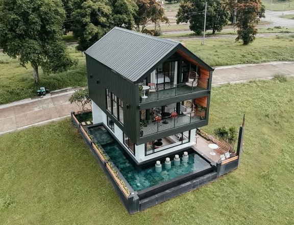 MODERN BLACK CABIN WITH SWIMMING POOL FOR SALE