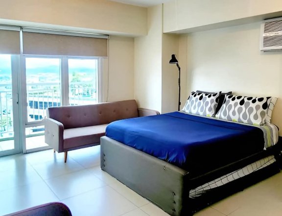 Studio Unit at The Red Oak at Two Serendra For Rent