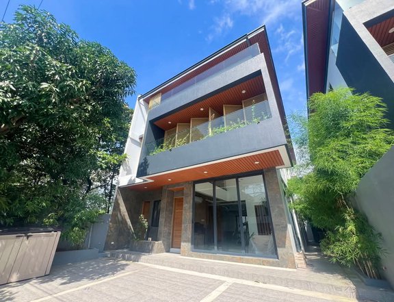 Multi-national Village House with 7-bedroom Single Detached  in Paranaque City
