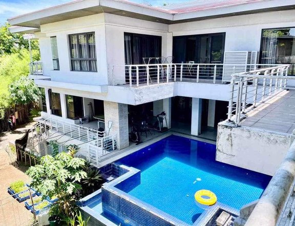 4BR House For Sale in FORBES PARK, Makati