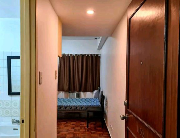 Studio with Balcony for Rent in Makati Executive Tower 1