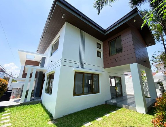 Renovated House For Sale in BF Homes Along Aguirre
