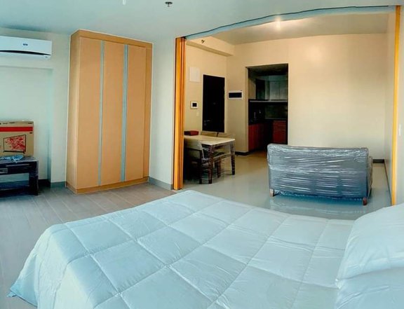 1bedroom condo for rent in One Uptown Residence Taguig