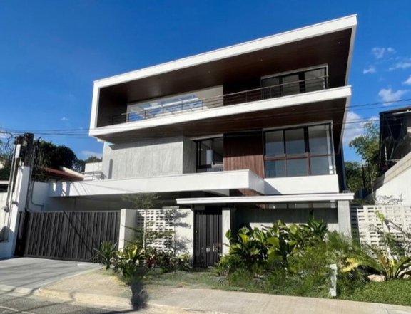 7BR Modern House and Lot for Sale in Mira Nila Homes, Quezon City