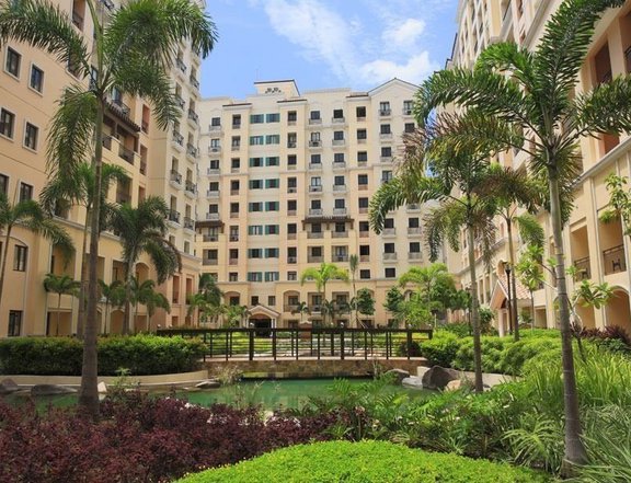 For Sale: Pinecrest Pasay City Resorts World - 3 Bedroom Condo Unit with Parking