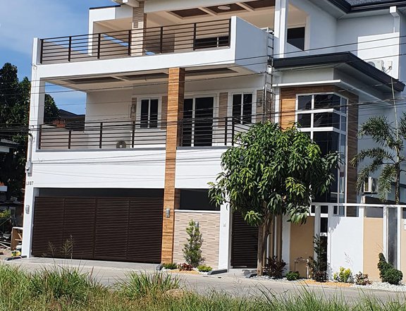 7 BR House with Pool at Friendship Plaza Angeles City Korean Town