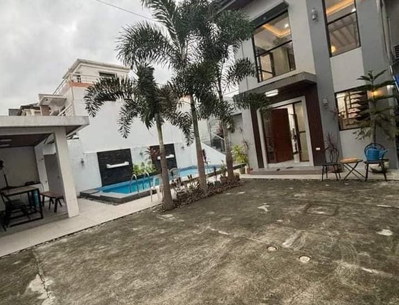 Brand new House with own Pool for Sale in Vista Verde Exec Village Molino Blvd Mambog Bacoor Cavite