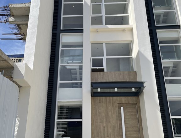 5-bedroom House For Sale in M Residences Capitol Hills Quezon City