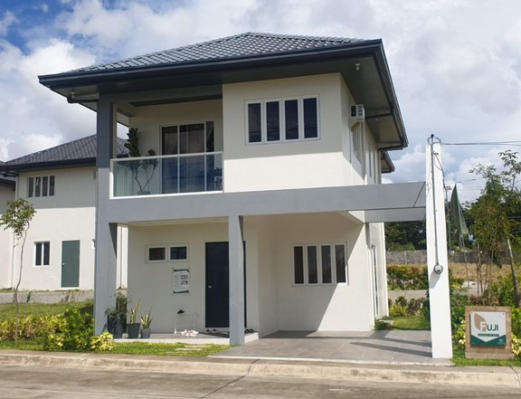 Idesia Fuji 3-bedroom Single Attached House For Sale in Dasmarinas