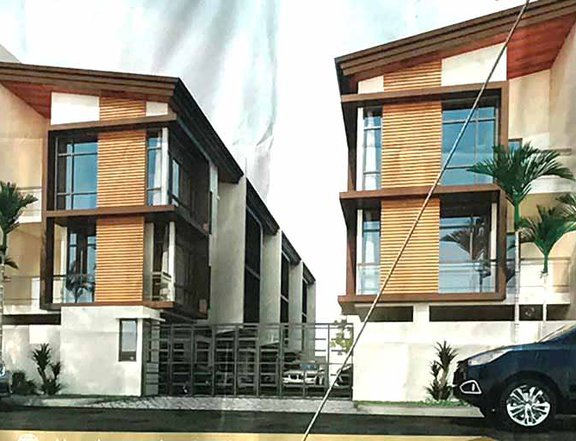 4-bedroom Townhouse For Sale in Commonwealth Quezon City / QC