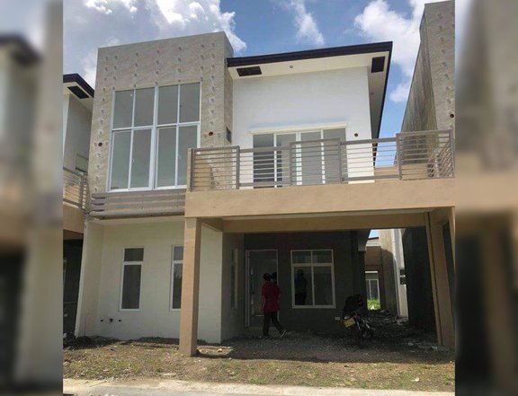 4-bedroom Single Attached 2-storey House For Sale in General Trias