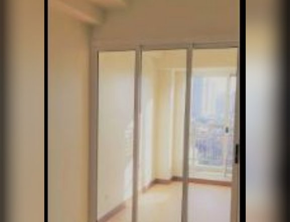 bedroom World Class Resort Inspired walk to MRT Boni, SM litemall. Unfurnished  (Price negotiable)