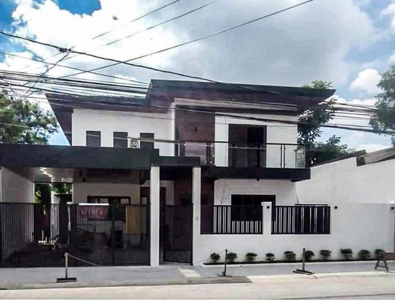 3-bedroom  House For Sale in Las Pinas Metro Manila