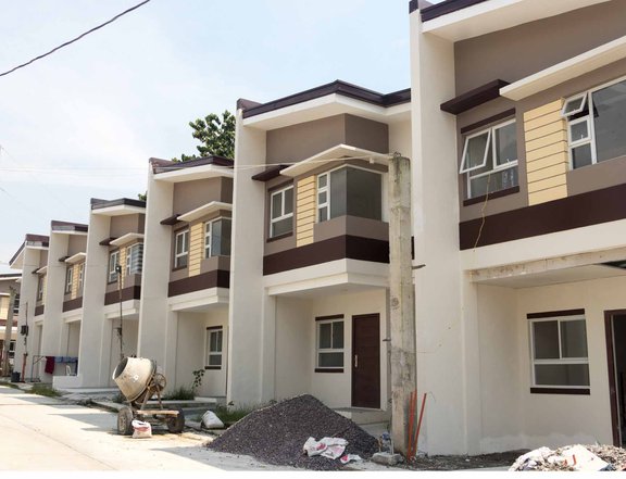 3-bedroom Townhouse For Sale in Commonwealth Quezon City