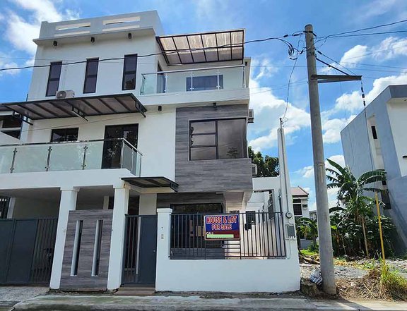 4 Bedroom Spacious House and Lot for sale in Commonwealth Quezon City