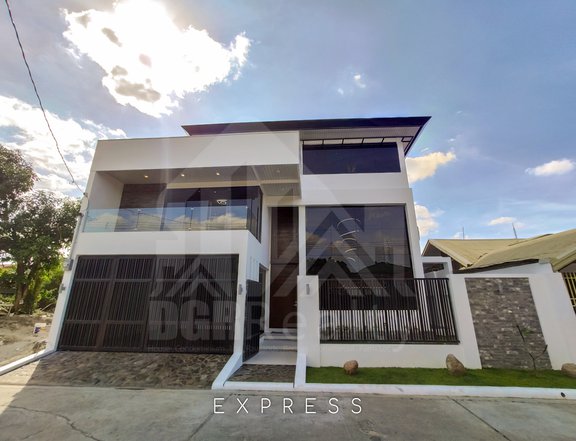 3-Storey House with Pool  - For Sale/Rent in Angeles City, Pampanga