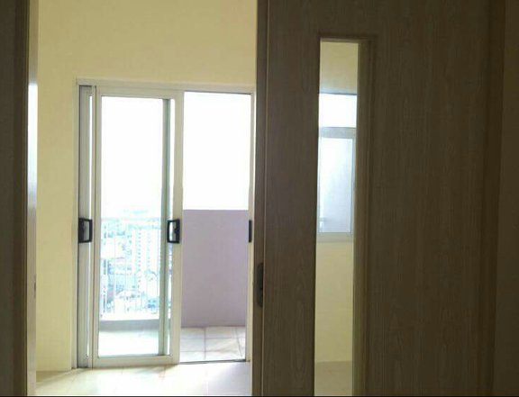 1BR CONDO with Balcony for RENT: Makati TREVI TOWERS