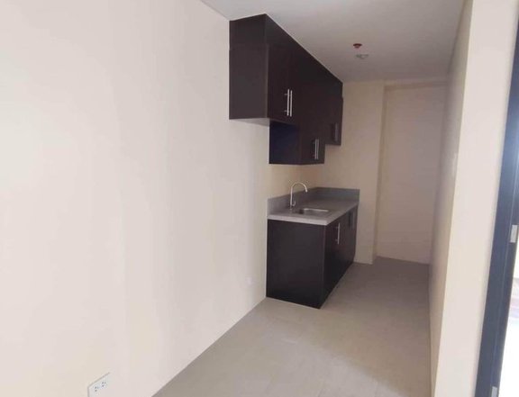 2 bedrooms w/balcony near BGC Taguig!