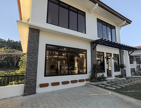 5-Bedroom House For Sale in Sun Valley Golf Club, Antipolo City