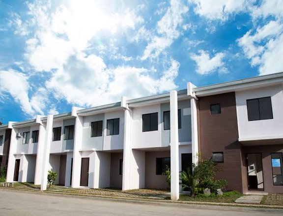 3-Bedrooms Townhouse For Sale in Imus Cavite